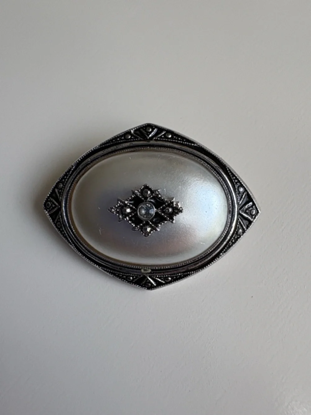 Set of 3 Vintage Avon Brooches - Picture 4 of 11